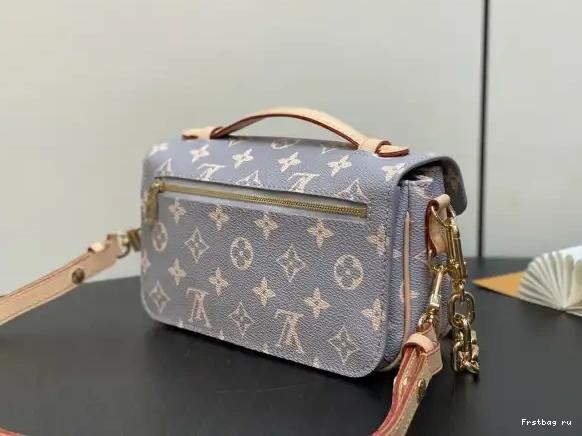 First bag ru METIS LOUIS EAST VUITTON POCHETTE WEST 0406